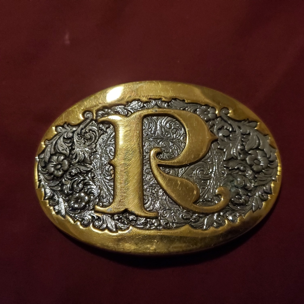 Gold plated 'R' belt buckle